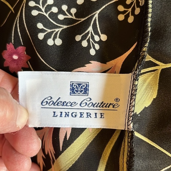 Colesce Couture 2pc. Silky black floral nightgown set. Robe and nightgown. Lg - Picture 10 of 11